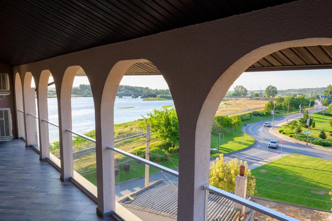 Del Ponte Hotell Svilengrad Exteriör bild